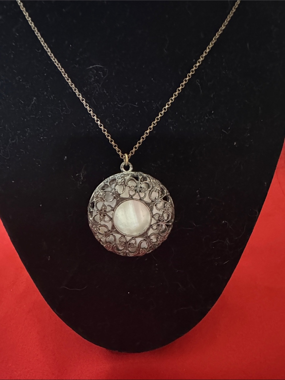 American Eagle Outfitters Gold Filigree Necklace